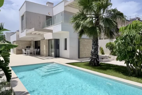 New modern villa with private pool in Sierra Cortina Finestrat