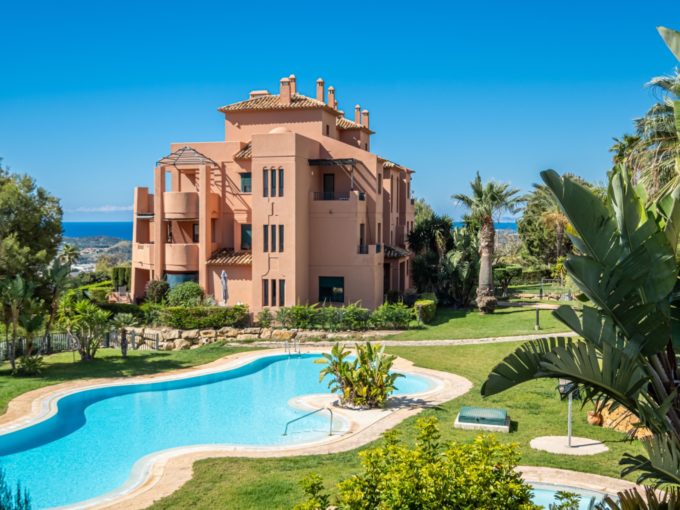 Apartment in Los Altos Sierra Cortina with pool and sea views