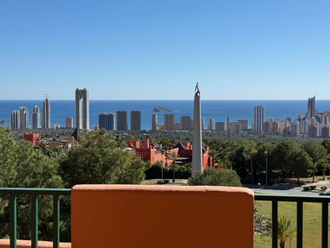 Apartment in Sierra Cortina with large terrace and panoramic sea views