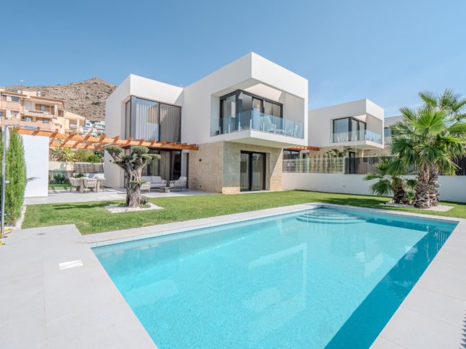 Modern villa in Finestrat with private swimming pool