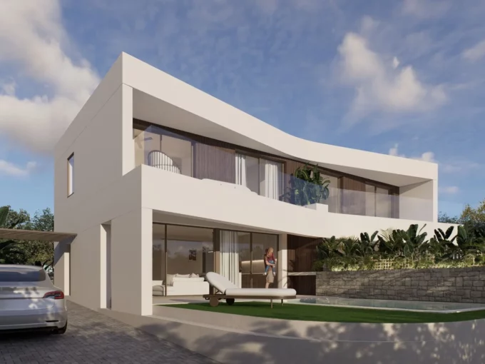 Front view of a Bella villa with garden and parking in Gran Alacant