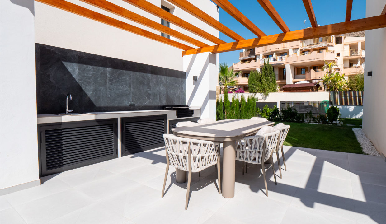 02-pergola-barbecue-terrace-sierra-cortina-villa