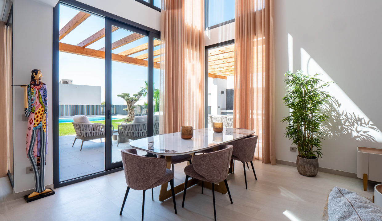 03-double-height-dining-area-private-pool