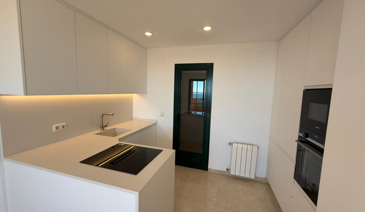 04-los-altos-sierra-cortina-modern-kitchen