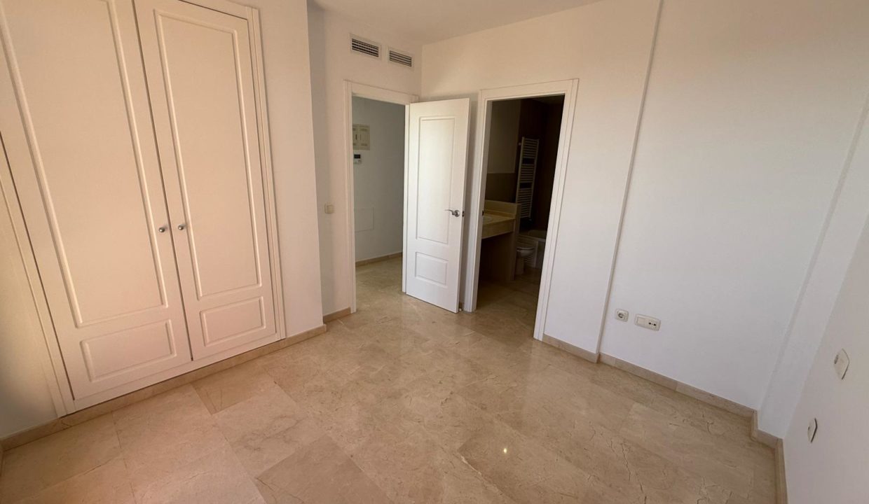 06-los-altos-sierra-cortina-bedroom-wardrobes