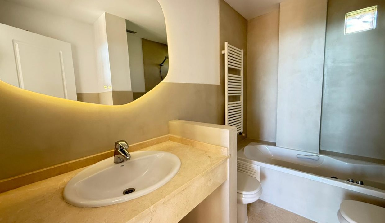 07-los-altos-sierra-cortina-main-bathroom