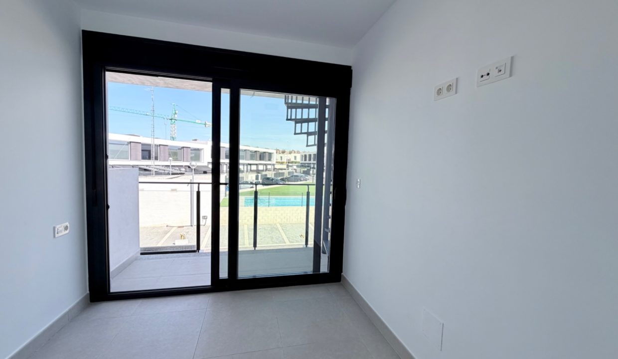 08-gran-alacant-dormitorio-balcon