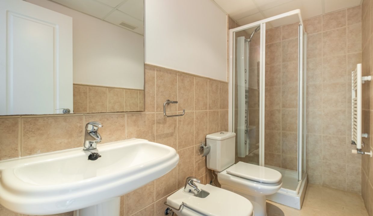 09-los-altos-sierra-cortina-second-bathroom