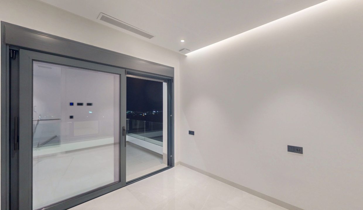 09-second-bedroom-terrace-access