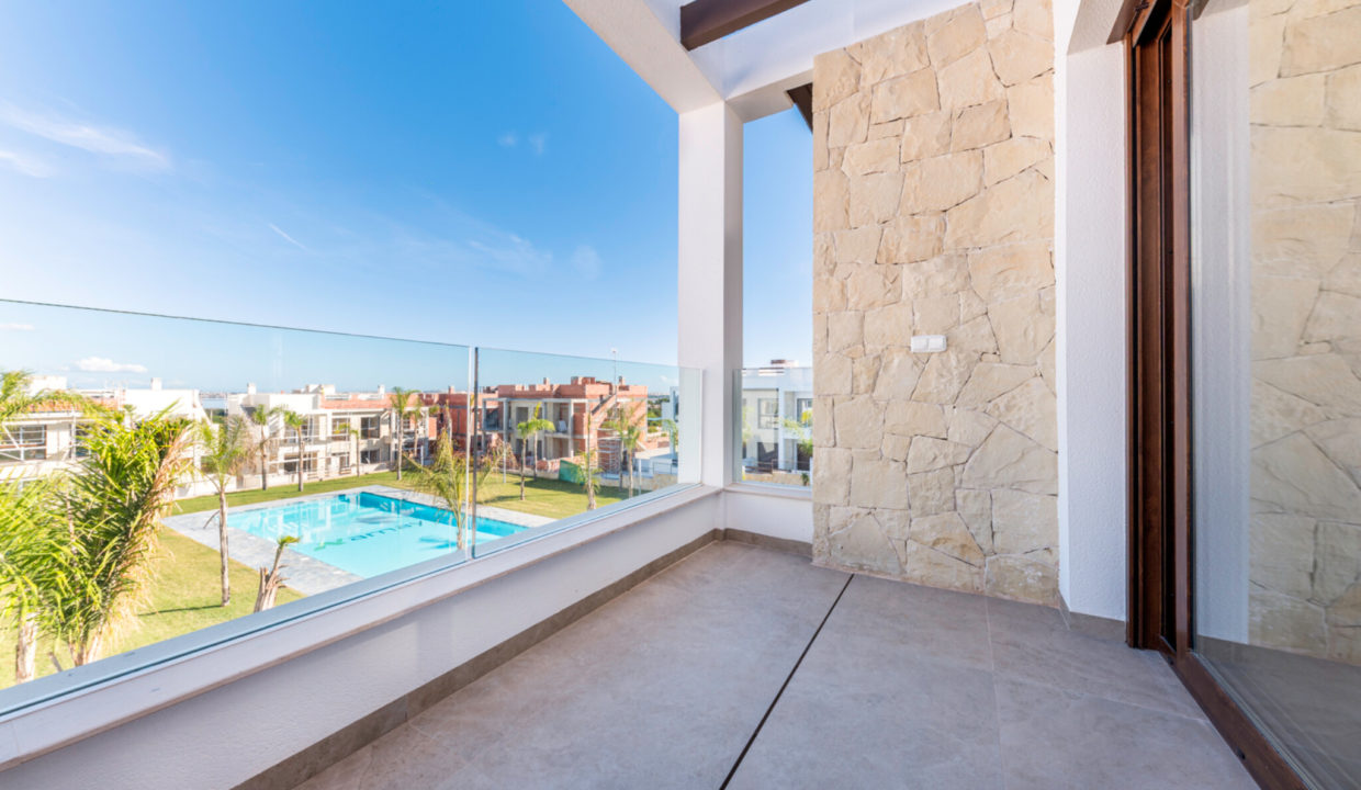 10-balcones-de-vivi-terrace-pool-view