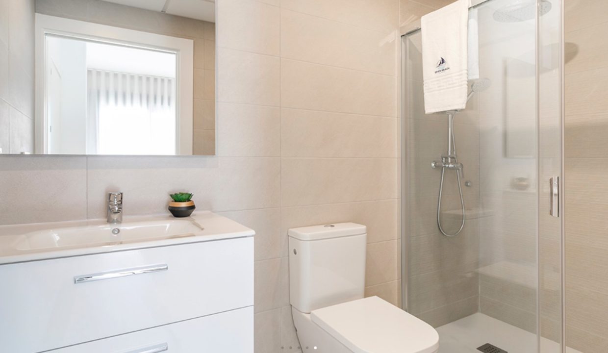 10-eden-beach-la-mata-bathroom