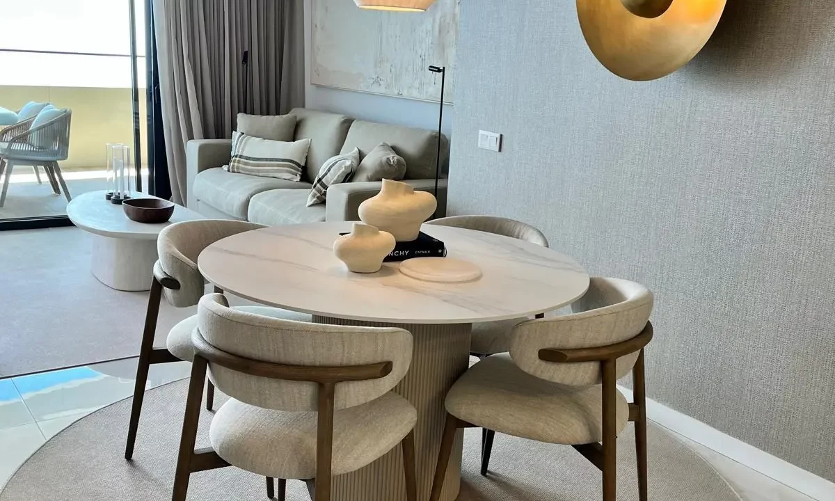 11-benidorm-beach-dining-area