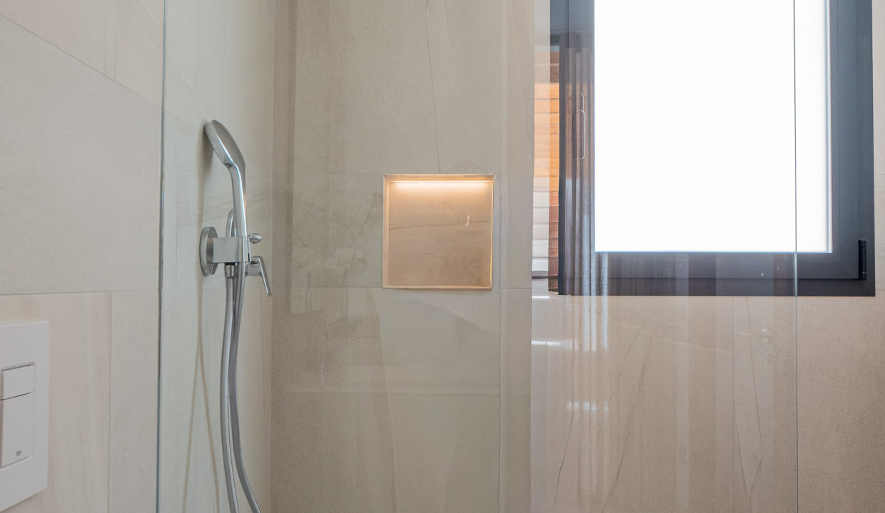 11-modern-bathroom-walk-in-shower