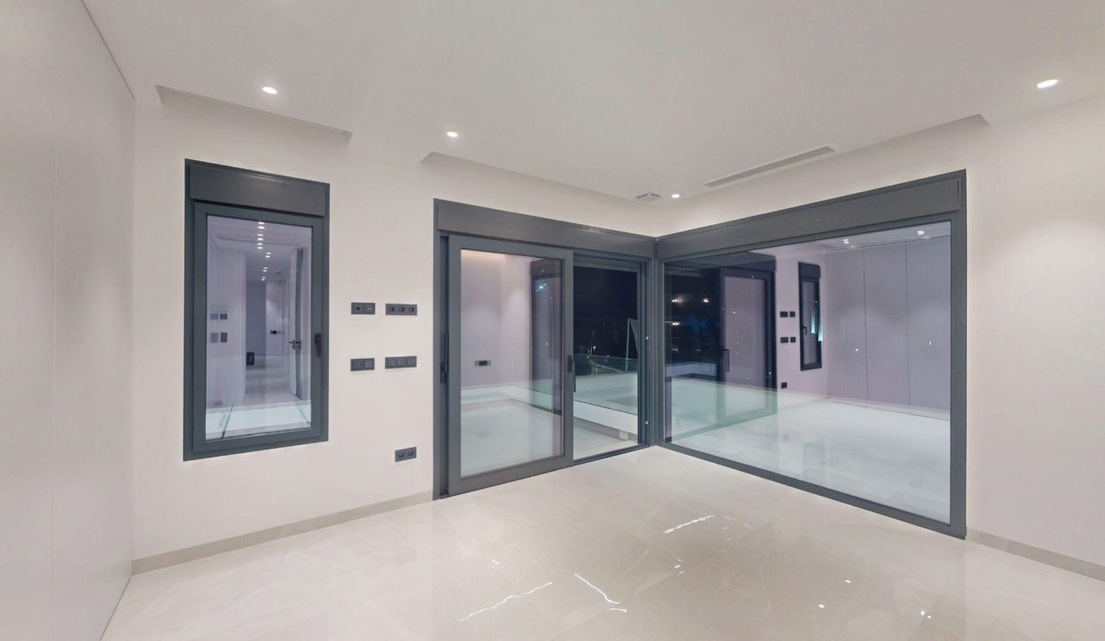 11-third-bedroom-garden-access
