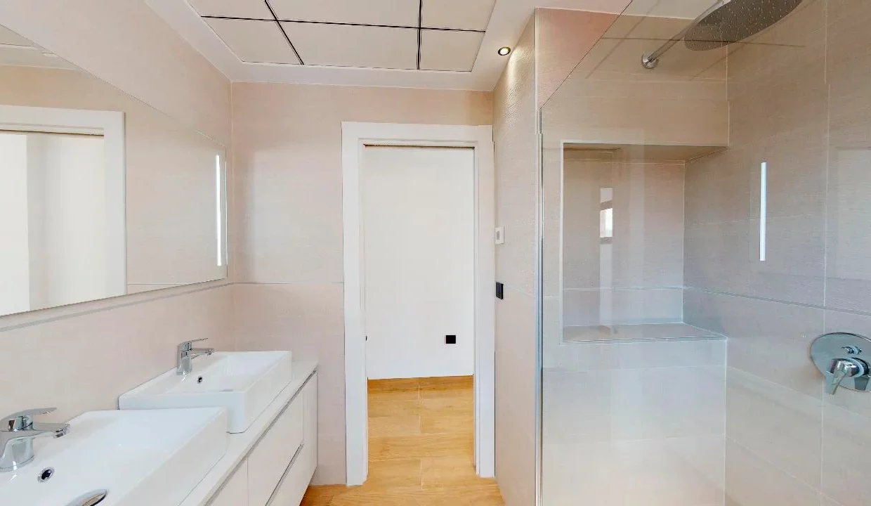 12-modern-bathroom-walk-in-shower-finestrat