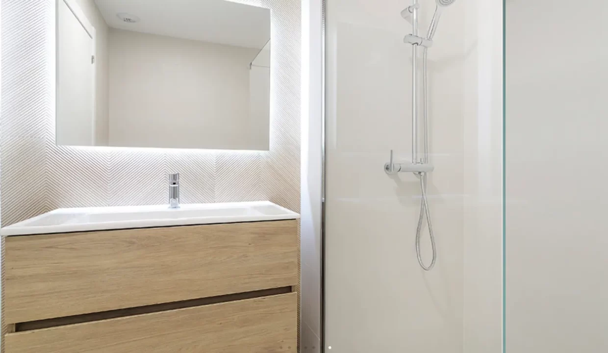 13-modern-bathroom-nature-townhouse-finestrat