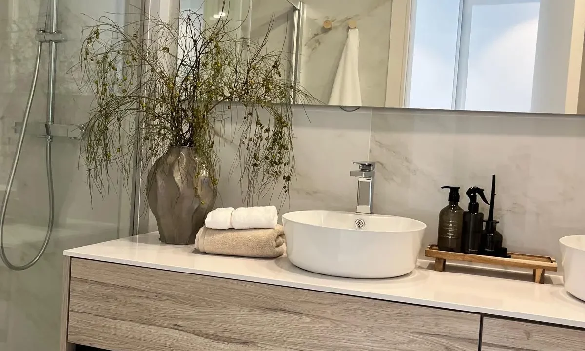 14-benidorm-beach-main-bathroom