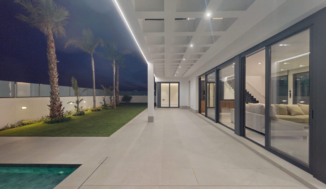 14-covered-terrace-evening-lighting