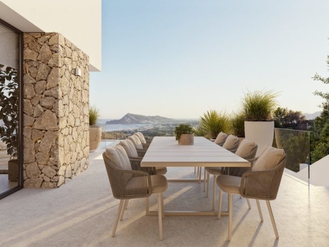 Covered terrace with outdoor dining area in an Altea villa