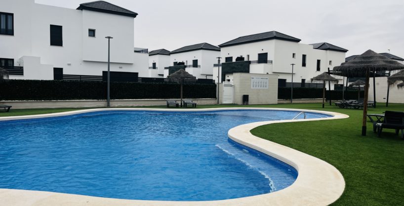 Communal pool in Gran Alacant residential complex