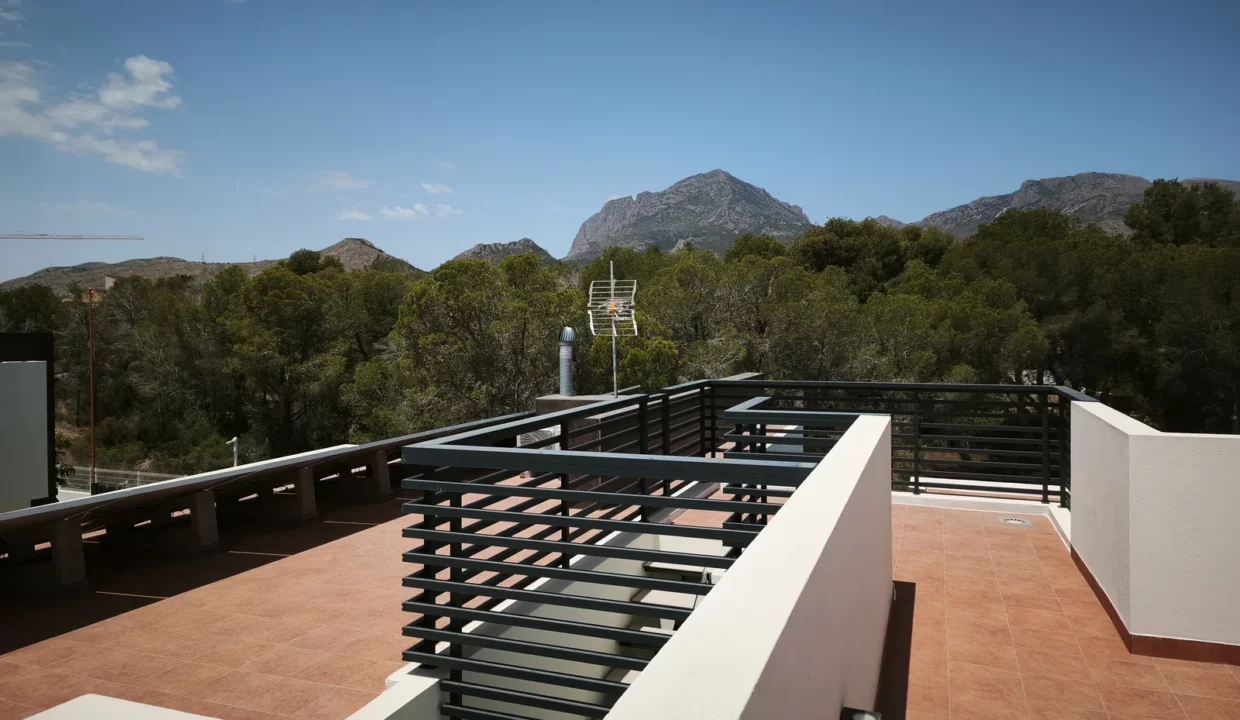 05-noa-garden-solarium-mountain-views