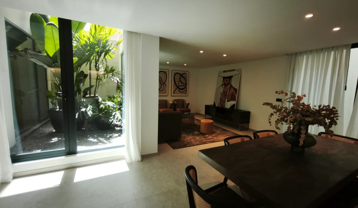 10-noa-garden-living-dining-area